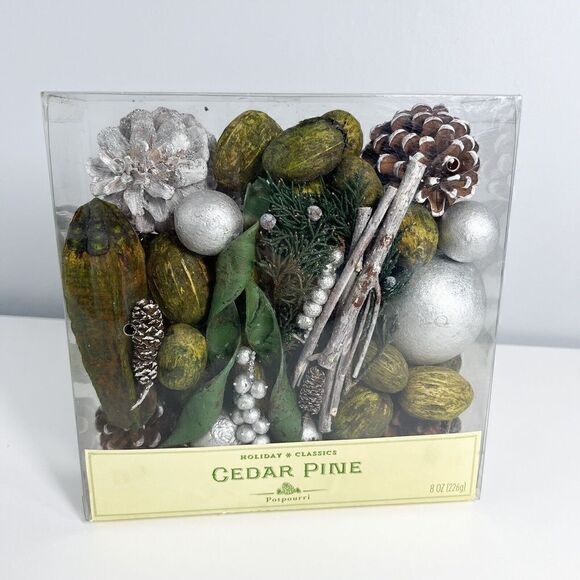NEW World Market Holiday Classics Cedar Pine Potpourri 8oz - Picture 1 of 6